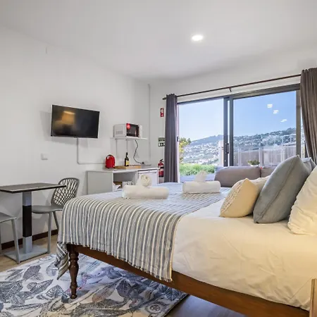 White Rabbit I By Homie 게스트하우스 칼례타